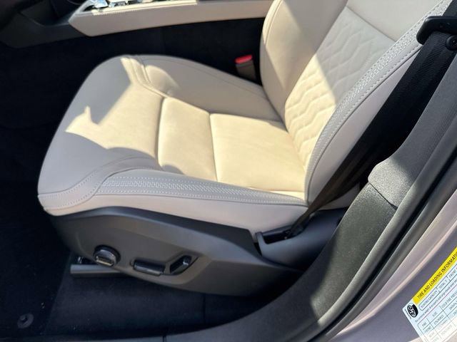 New 2026 Volvo XC90 B6 Plus w/ Protection Package Premier image 19