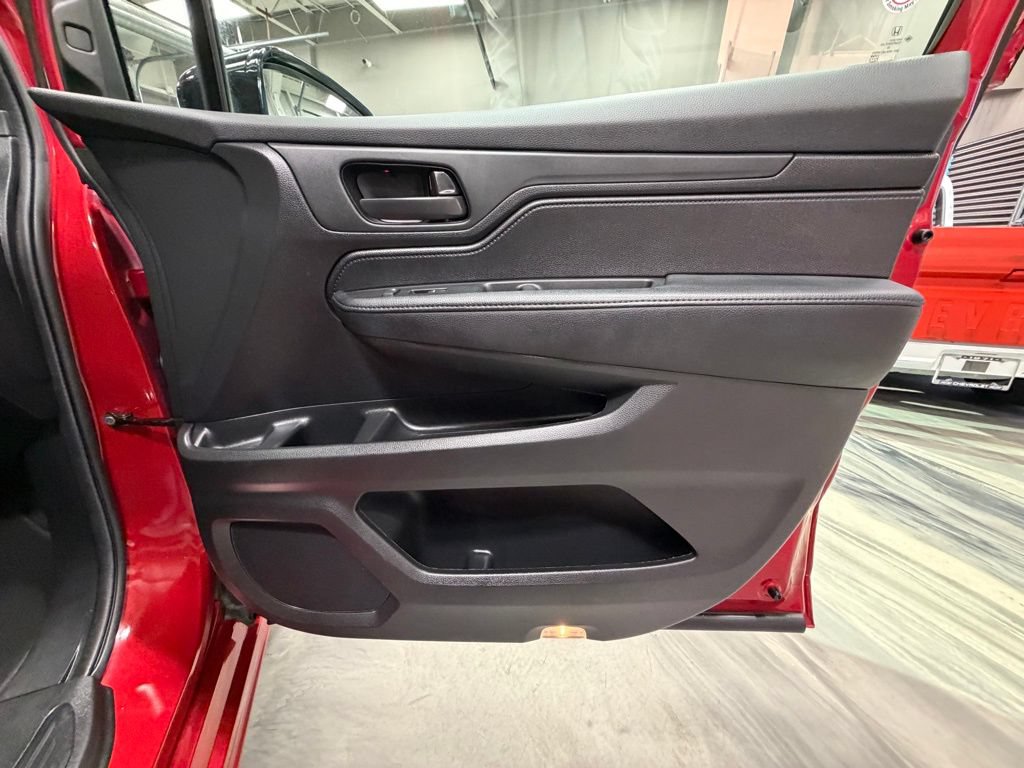 Used 2025 Honda Odyssey Sport-L image 41