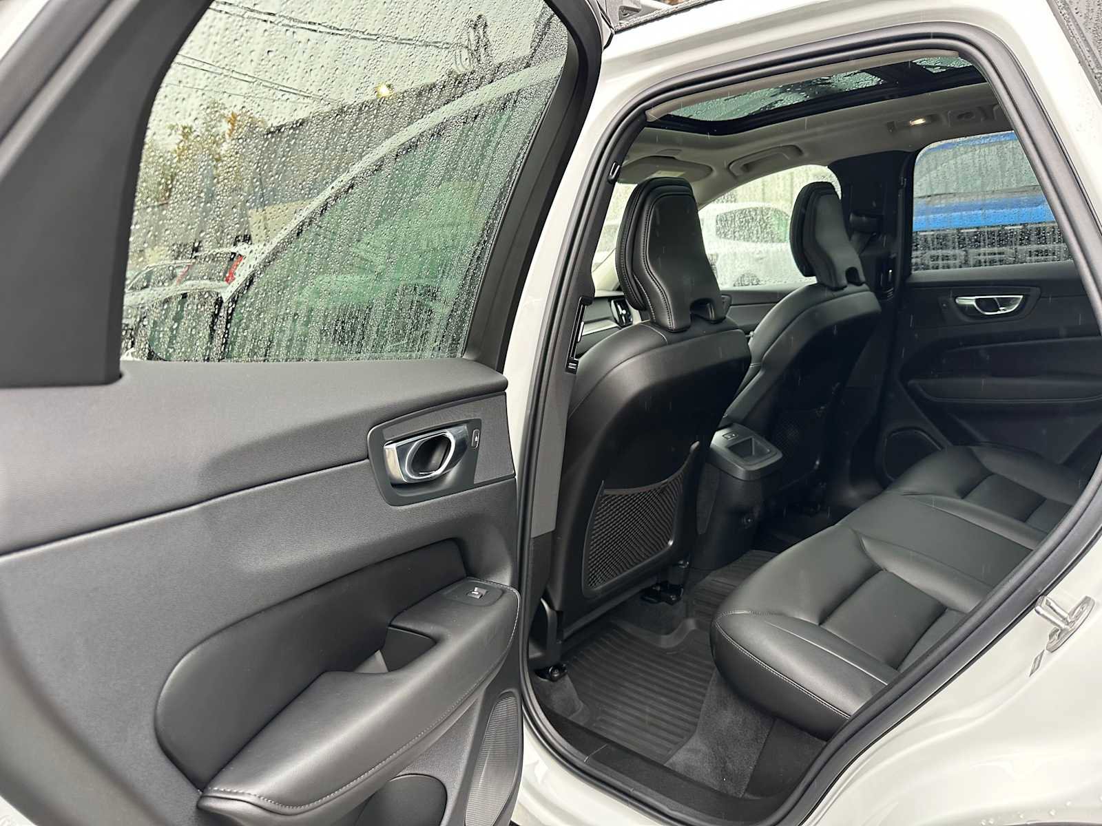 Used 2025 Volvo XC60 B5 Core w/ Protection Package Premier image 16