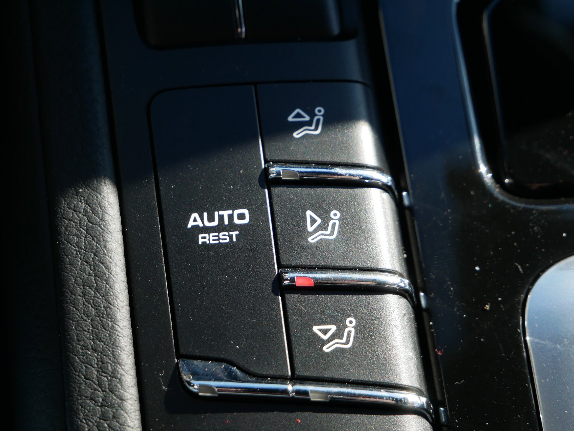 Used 2011 Porsche Cayenne S image 18