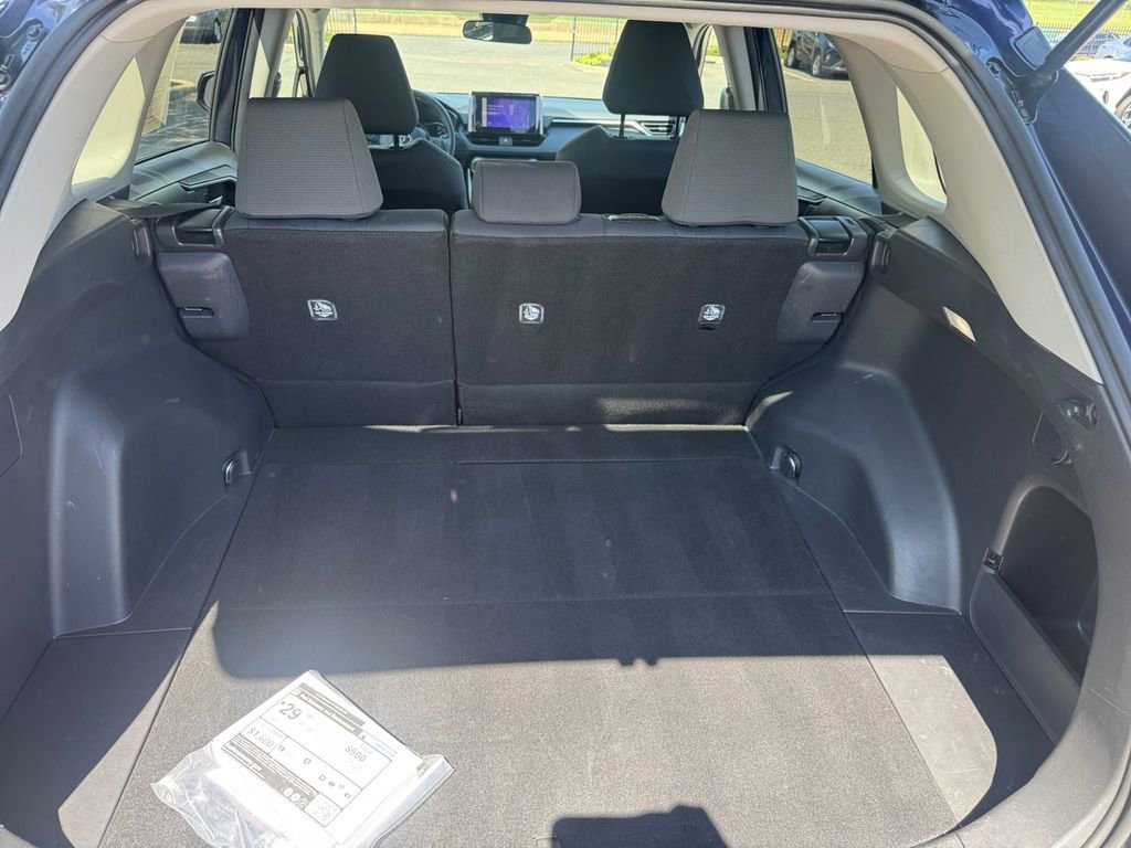 Used 2025 Toyota RAV4 XLE AWD/4WD image 21