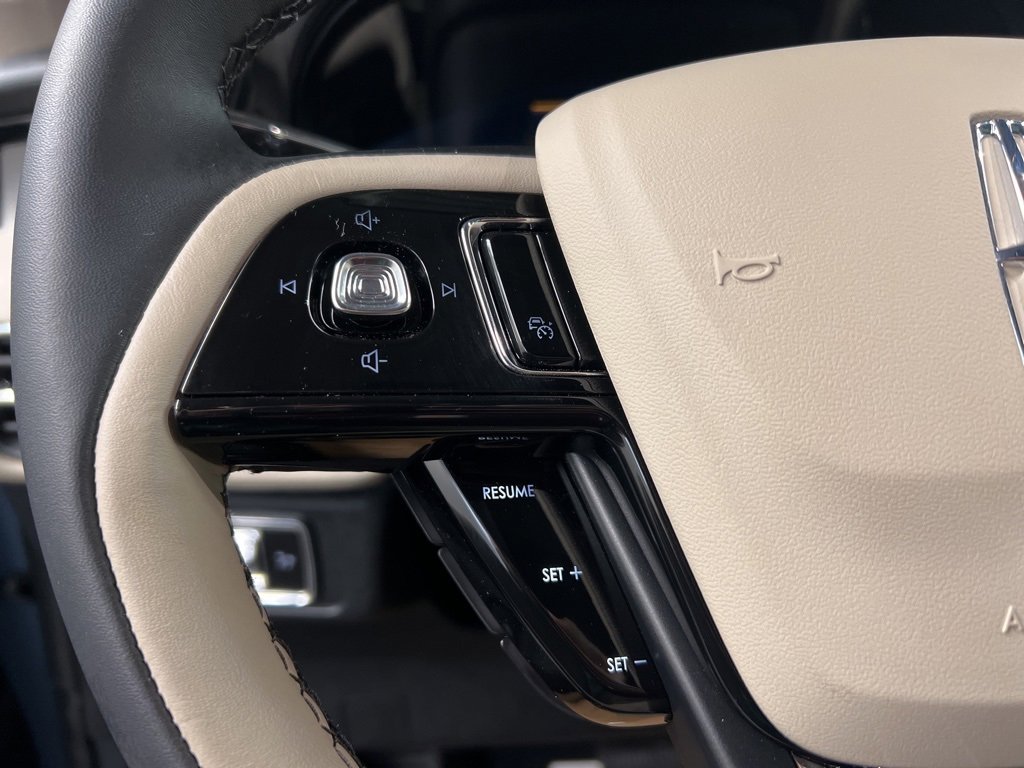 Used 2026 Lincoln Corsair Premiere image 18