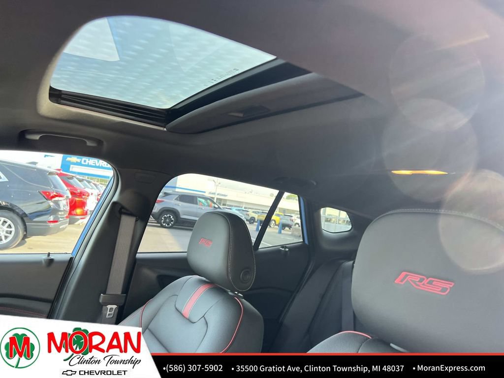 Certified 2024 Chevrolet Trax RS w/ Sunroof Package FWD image 19