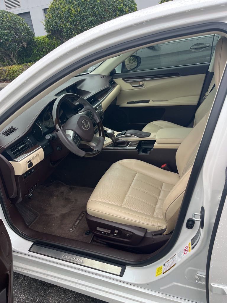 Used 2018 Lexus ES 350 w/ Luxury Package w/Wood Trim image 4