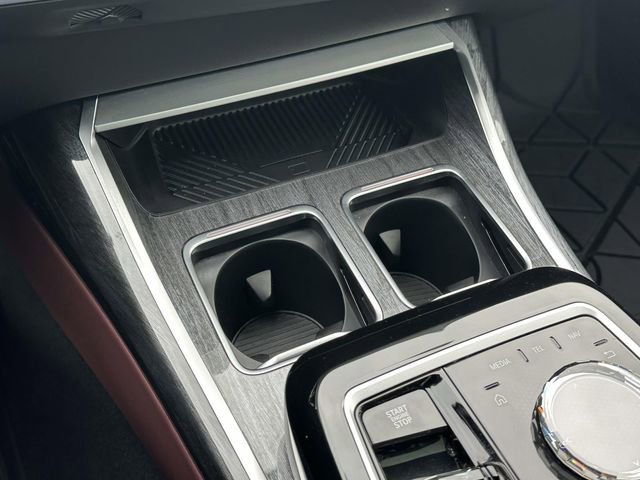 Used 2026 BMW 740i xDrive image 35