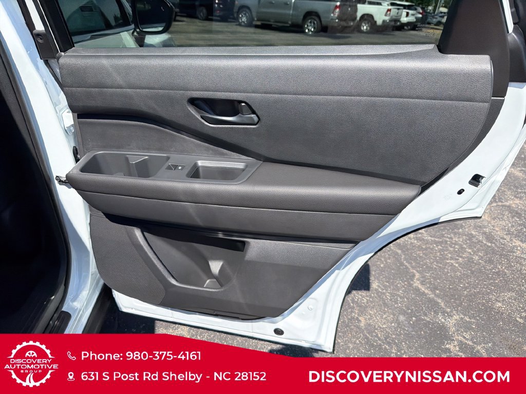 New 2026 Nissan Pathfinder SV w/ SV Premium Package FWD image 38