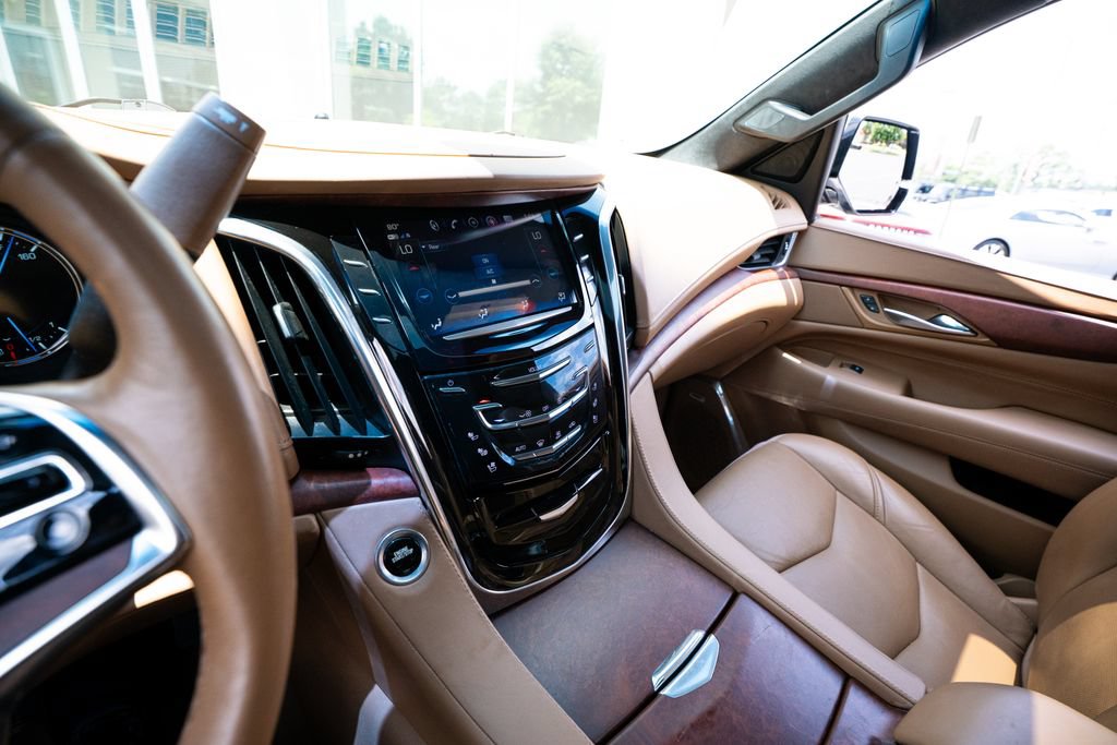 Used 2017 Cadillac Escalade Platinum AWD/4WD image 37