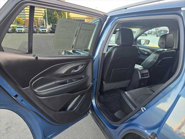 Used 2024 GMC Terrain SLT image 17