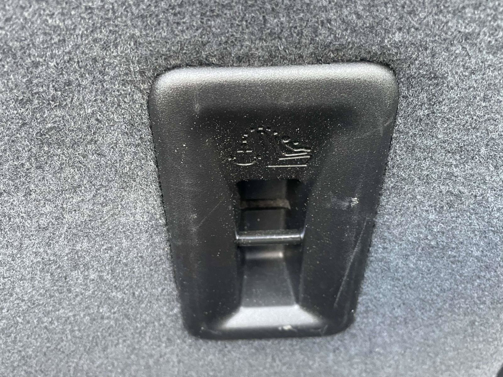 Used 2019 Chevrolet Equinox LT FWD image 12