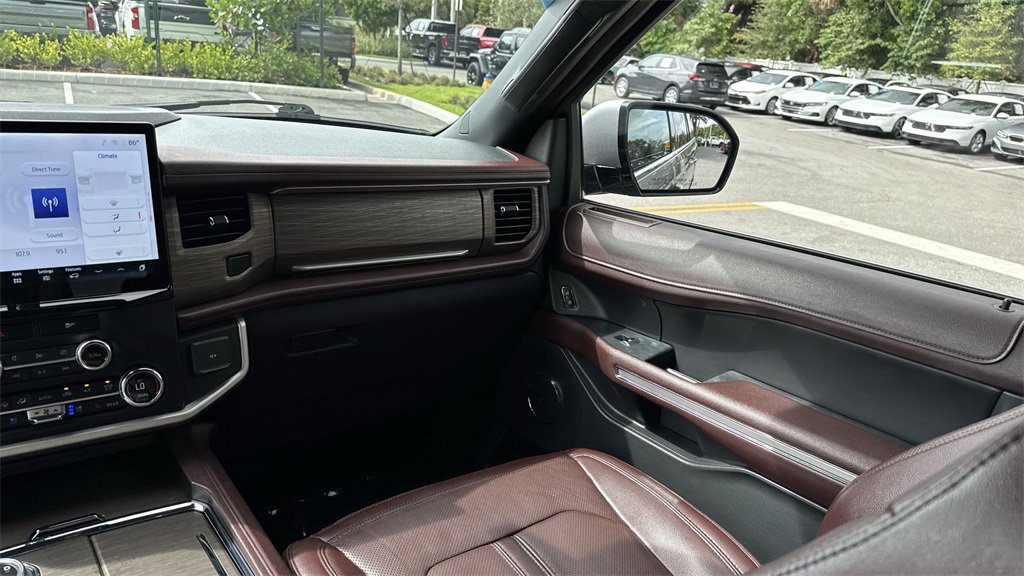 Used 2023 Ford Expedition Limited image 16