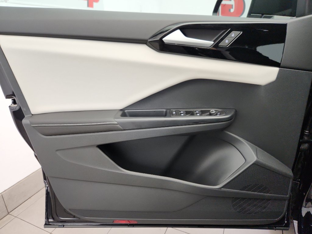 New 2026 Volkswagen Taos S image 8