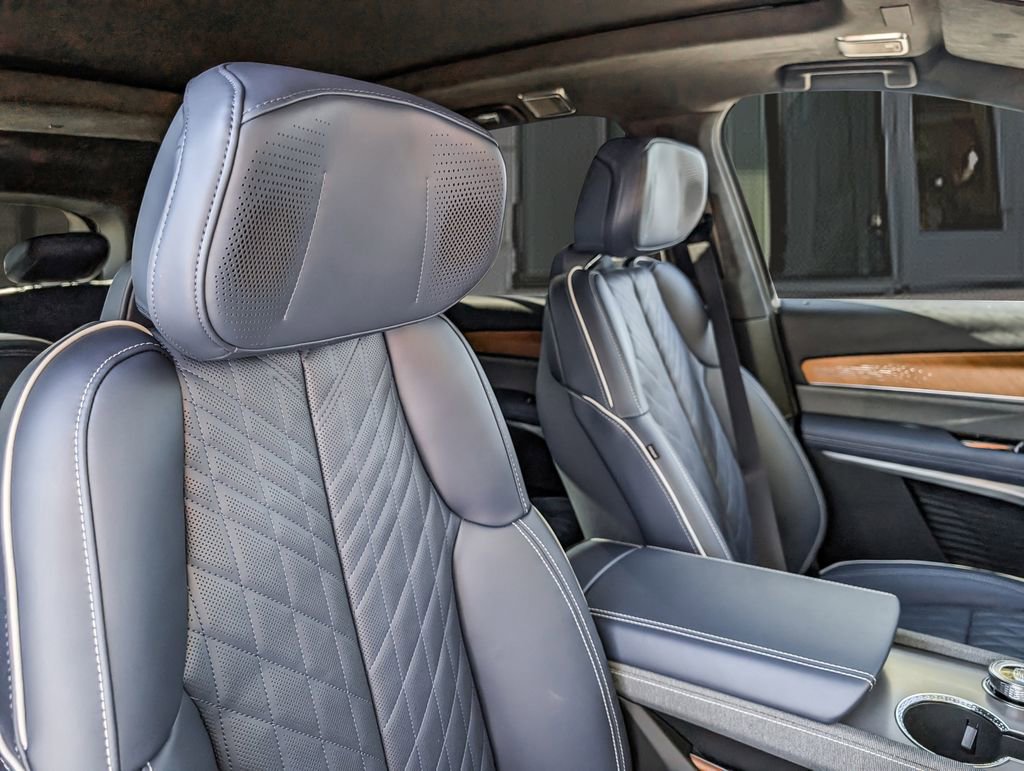 New 2026 Cadillac Vistiq Premium Luxury AWD/4WD image 22