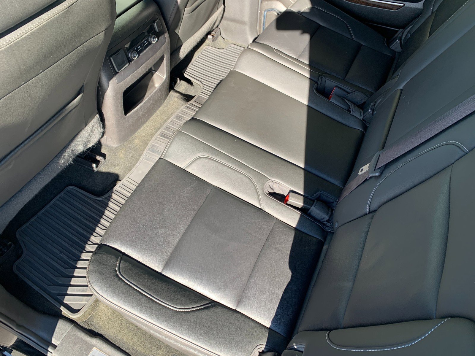 Used 2016 Chevrolet Suburban LT image 27