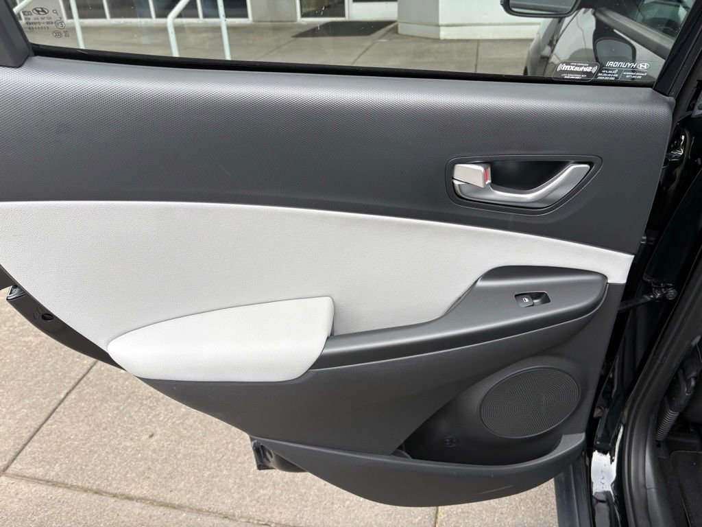 Used 2023 Hyundai Kona Limited image 13