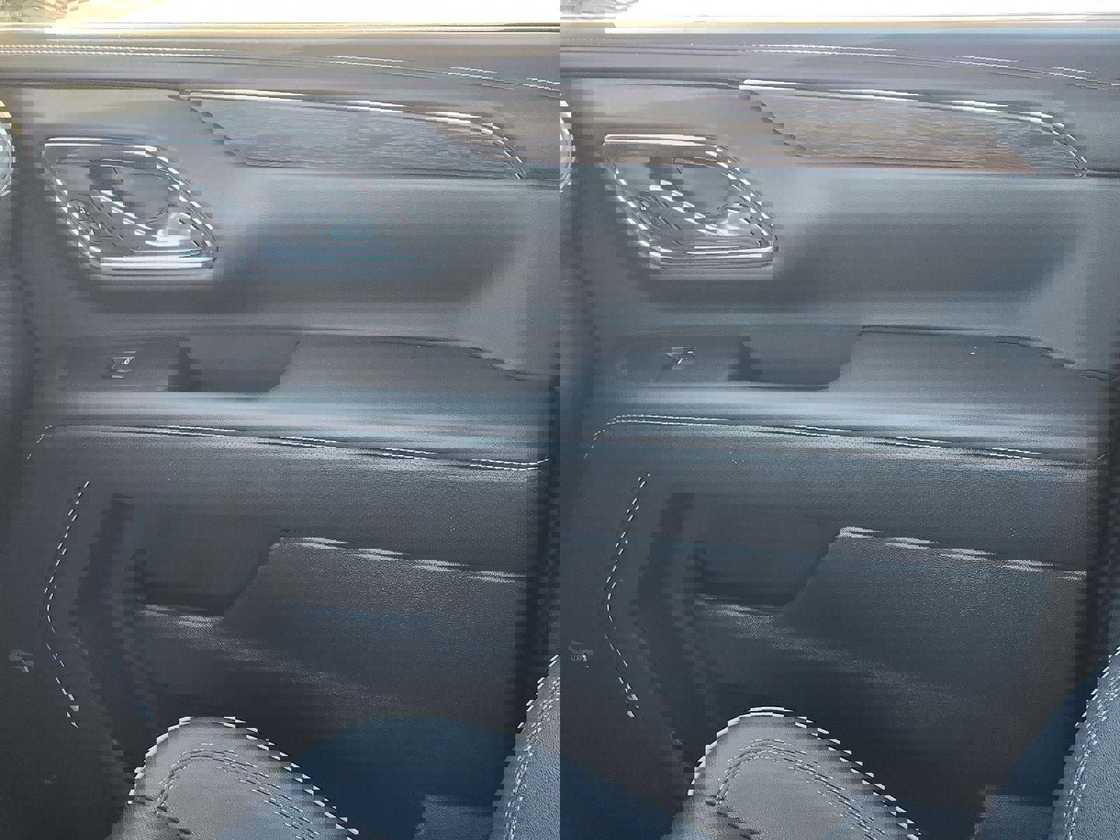 Used 2023 Chevrolet Suburban Premier image 22