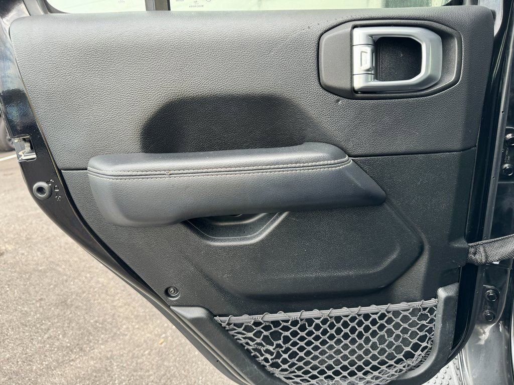 Used 2020 Jeep Wrangler Unlimited Sahara image 21