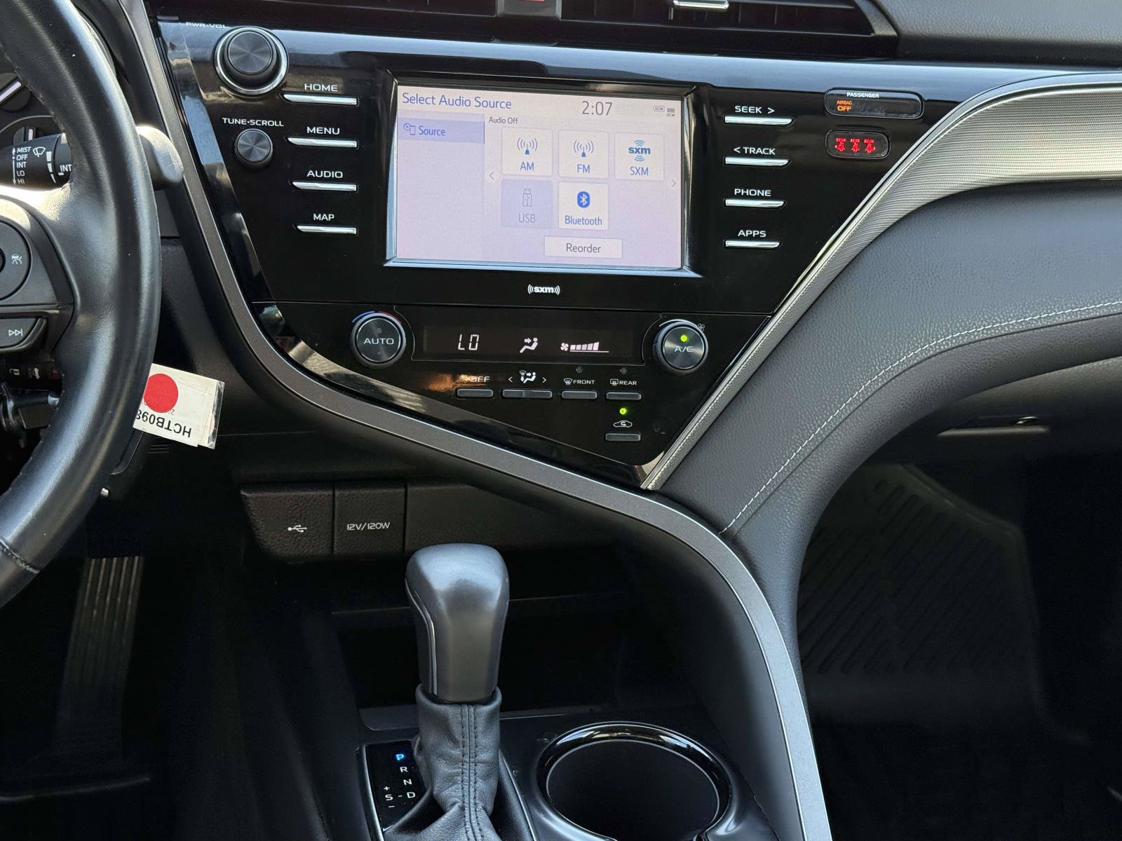 Used 2020 Toyota Camry SE FWD image 18