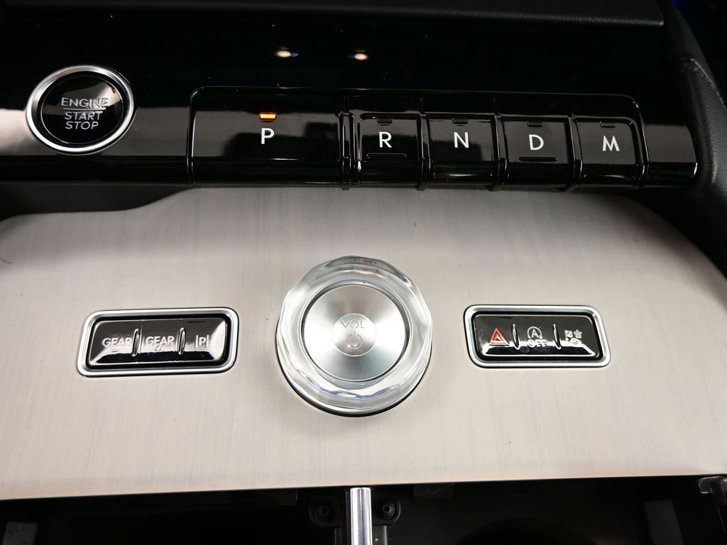 Used 2025 Lincoln Navigator Reserve AWD/4WD image 19