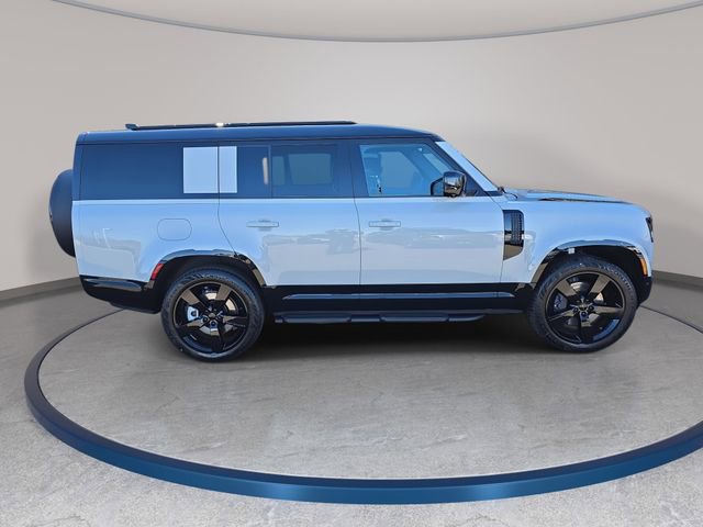 New 2026 Land Rover Defender 130 X-Dynamic SE image 4