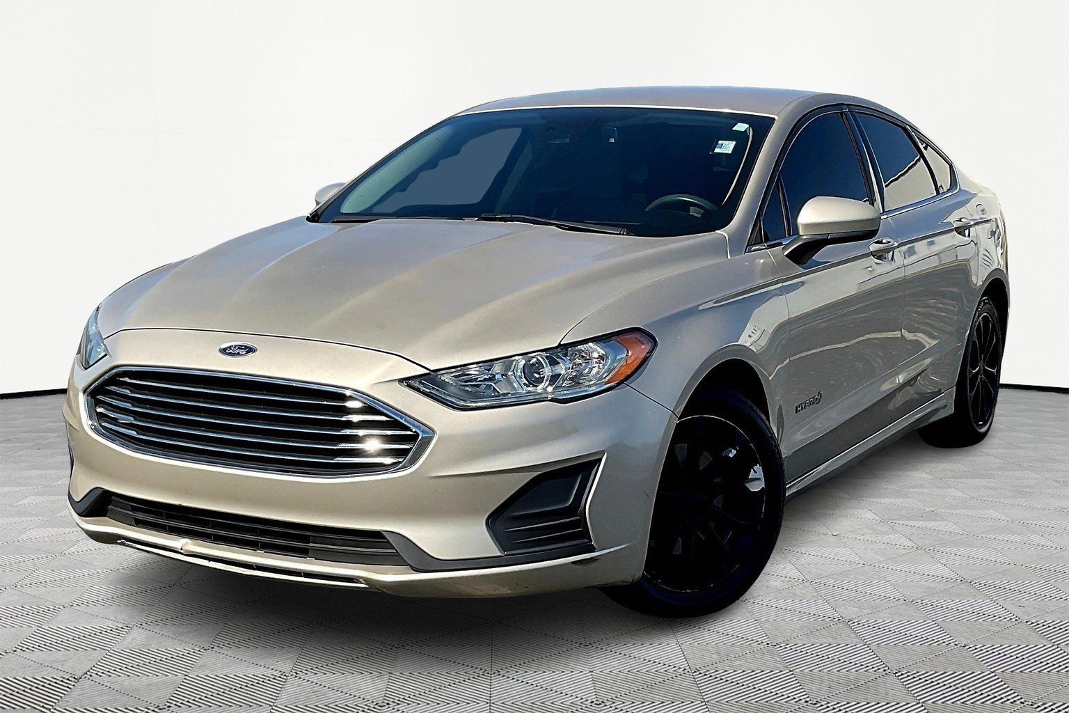 Used 2019 Ford Fusion SE image 2