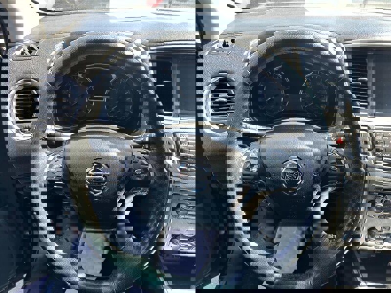 Used 2018 Nissan Pathfinder SL image 9