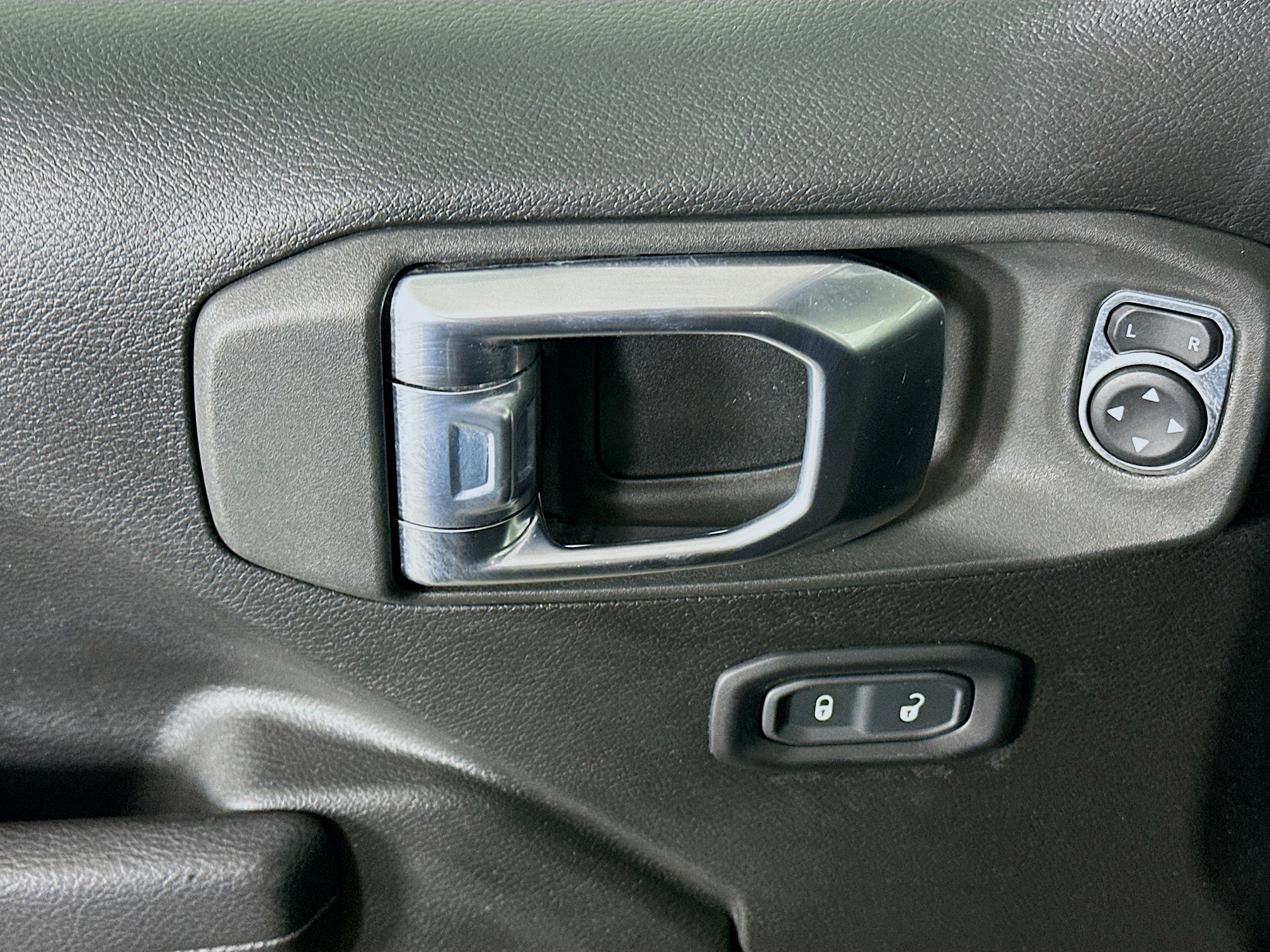 Used 2023 Jeep Wrangler Unlimited w/ Cold Weather Group image 15