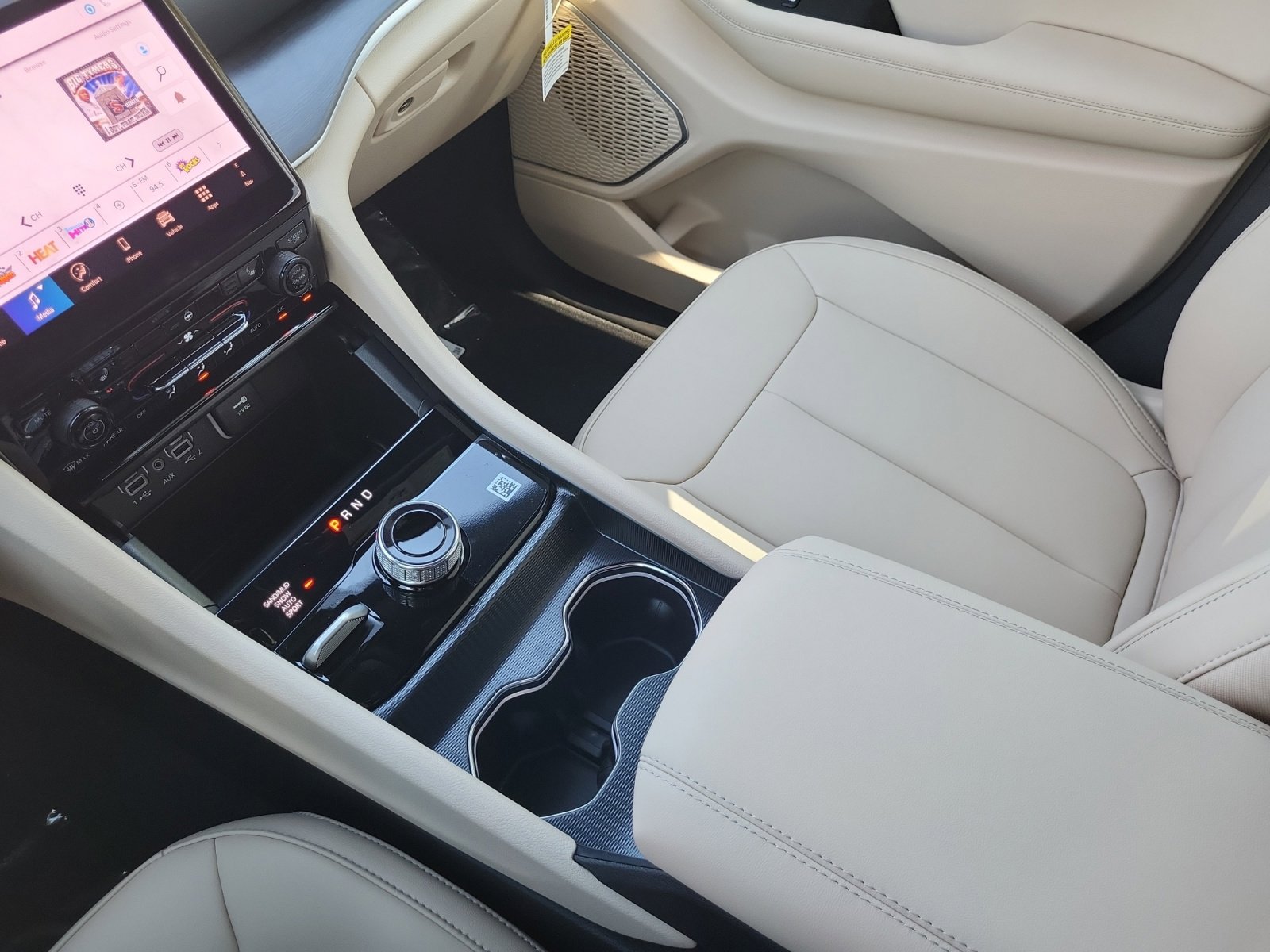 New 2025 Jeep Grand Cherokee L Limited w/ Black Appearance Package image 15