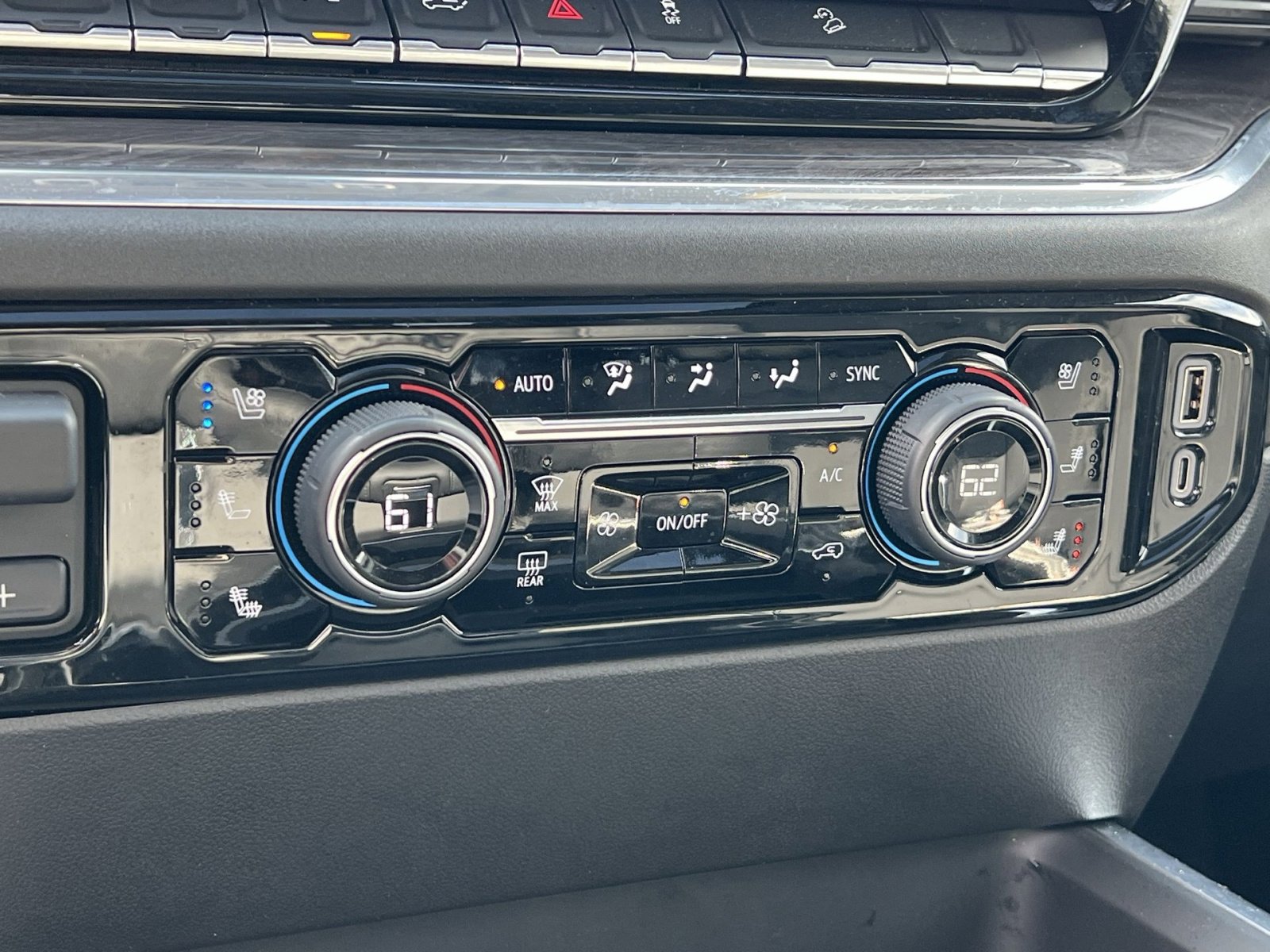 Used 2024 Chevrolet Silverado 2500 LTZ w/ LTZ Plus Package image 21