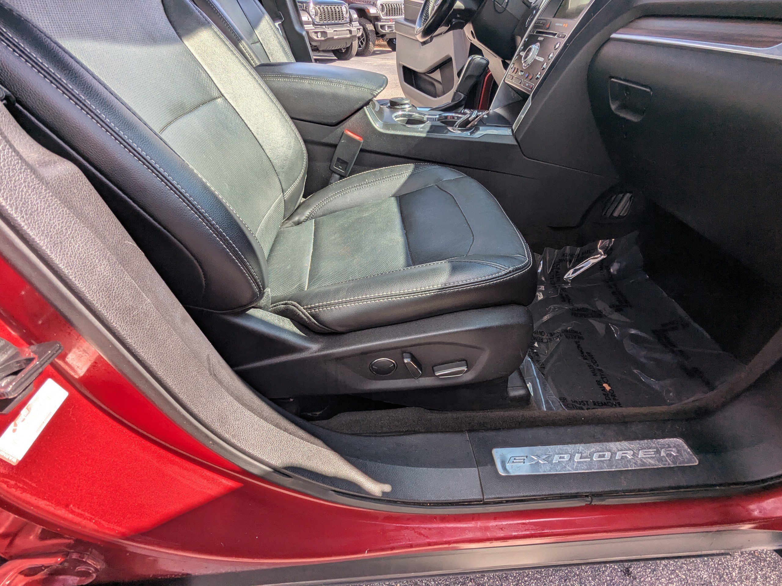 Used 2017 Ford Explorer Limited w/ Class II Trailer Tow Package image 15