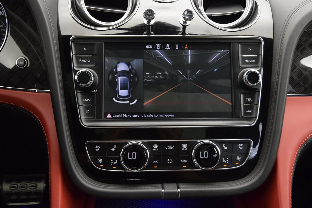 Used 2020 Bentley Bentayga Design Series AWD/4WD image 27