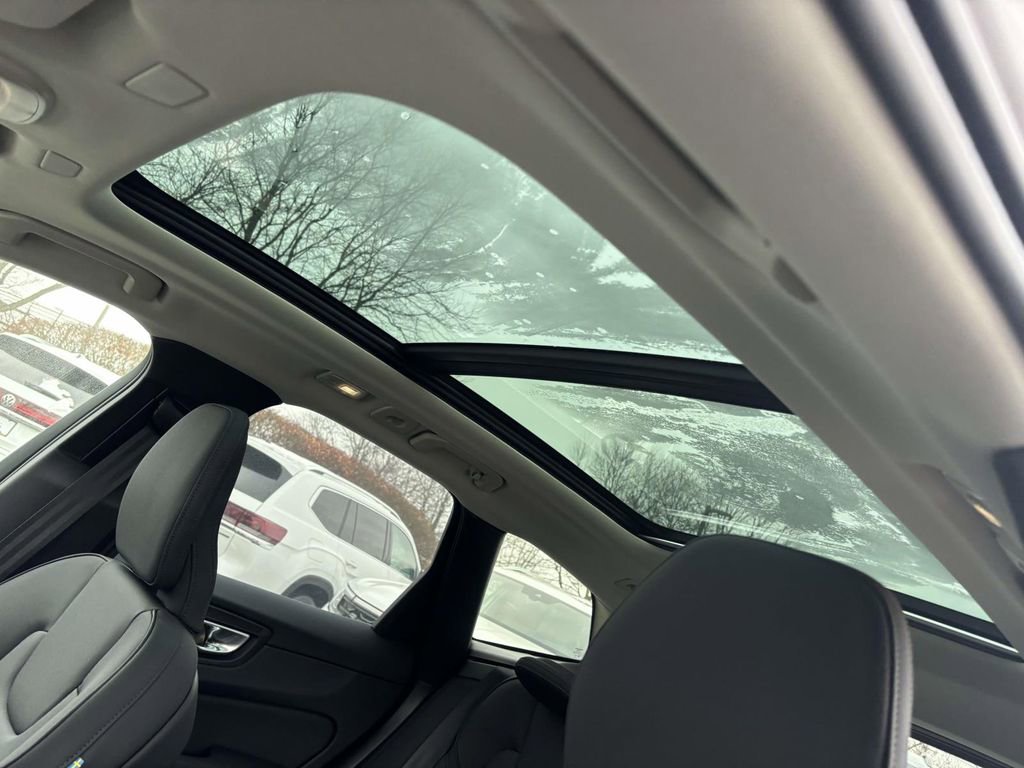 New 2026 Volvo XC60 B5 Plus w/ Protection Package Premier image 24