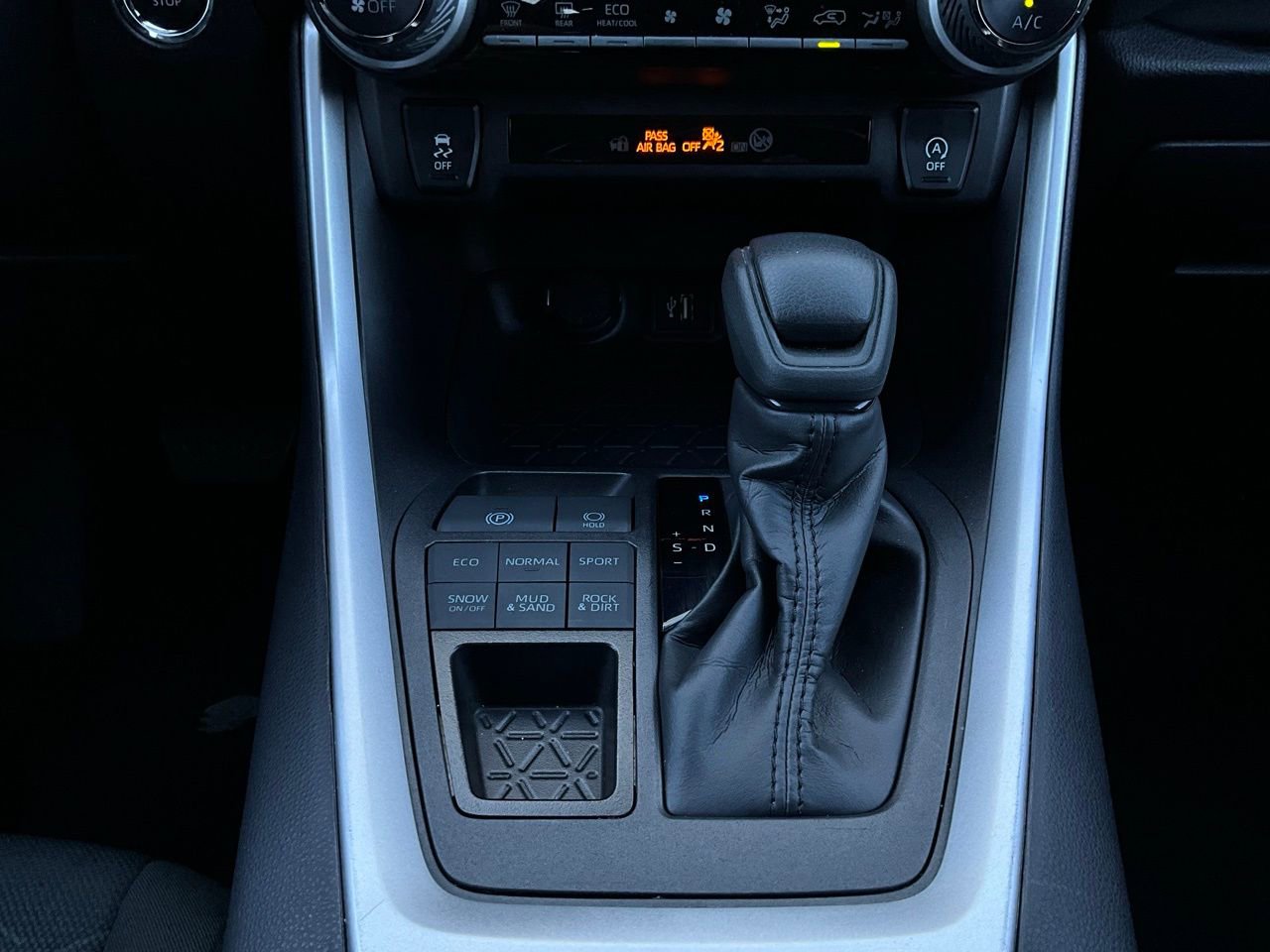 Used 2025 Toyota RAV4 XLE image 24