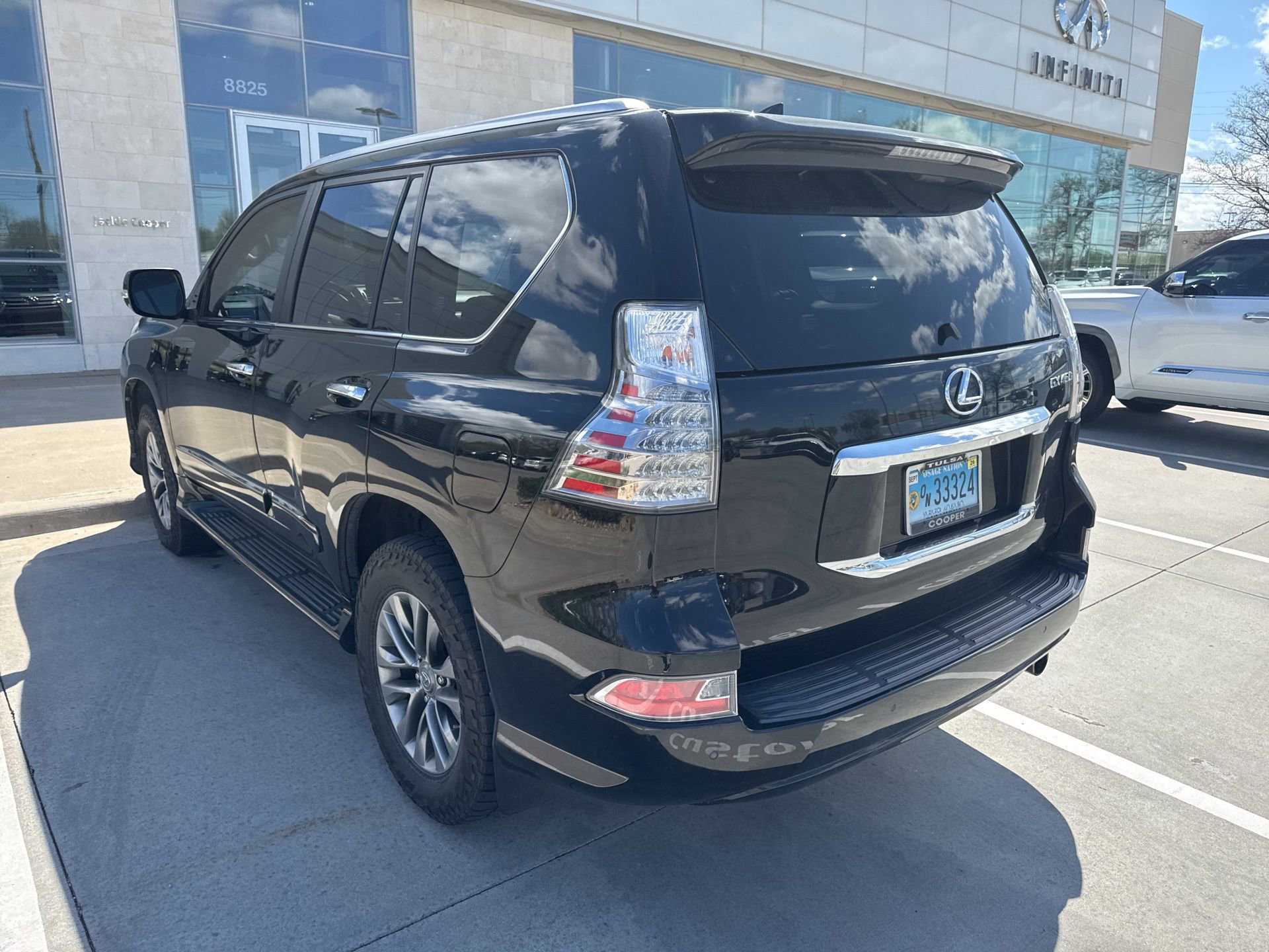 Used 2017 Lexus GX 460 Luxury w/ Preferred Accessory Package image 9