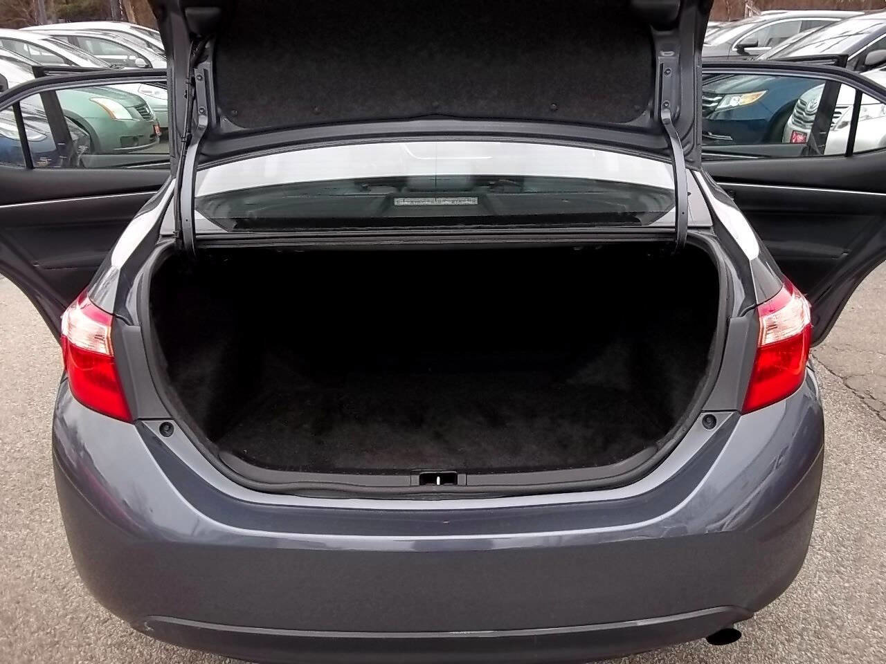 Used 2017 Toyota Corolla LE image 23