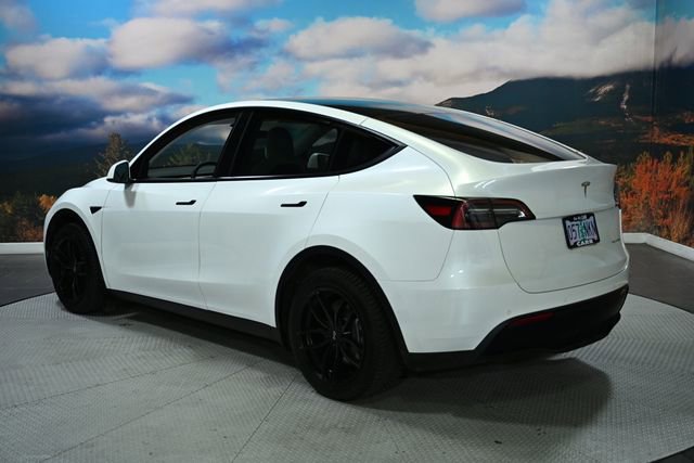 Used 2022 Tesla Model Y Long Range image 6