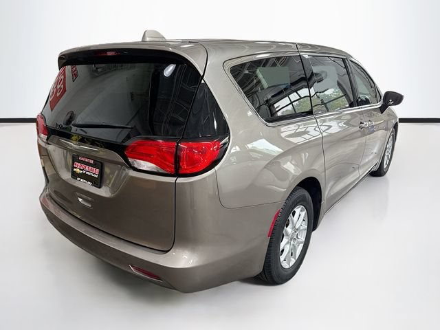 Used 2017 Chrysler Pacifica LX FWD image 6