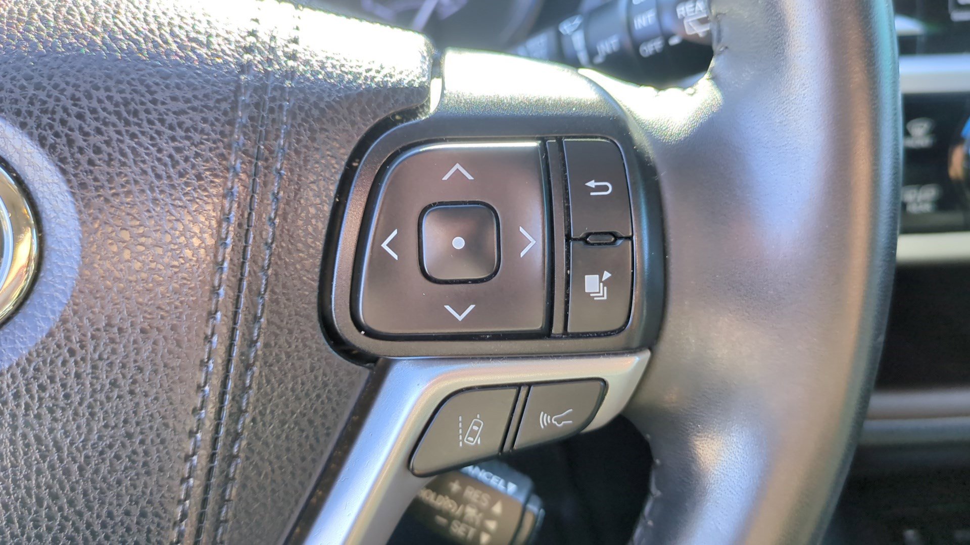 Used 2019 Toyota Highlander Limited image 19