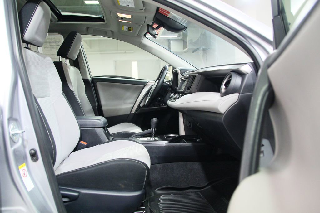 Used 2018 Toyota RAV4 XLE AWD/4WD image 20