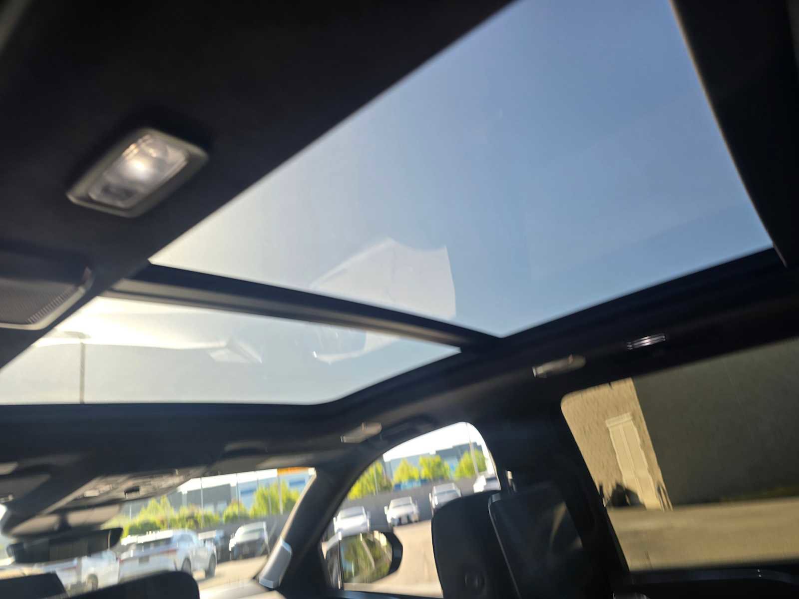 Used 2024 Cadillac Escalade ESV Premium Luxury Platinum image 22