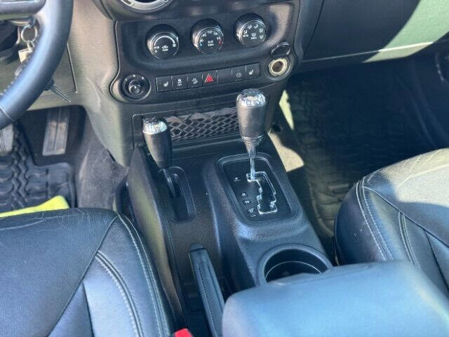 Used 2014 Jeep Wrangler Unlimited Sahara w/ Max Tow Package AWD/4WD image 16