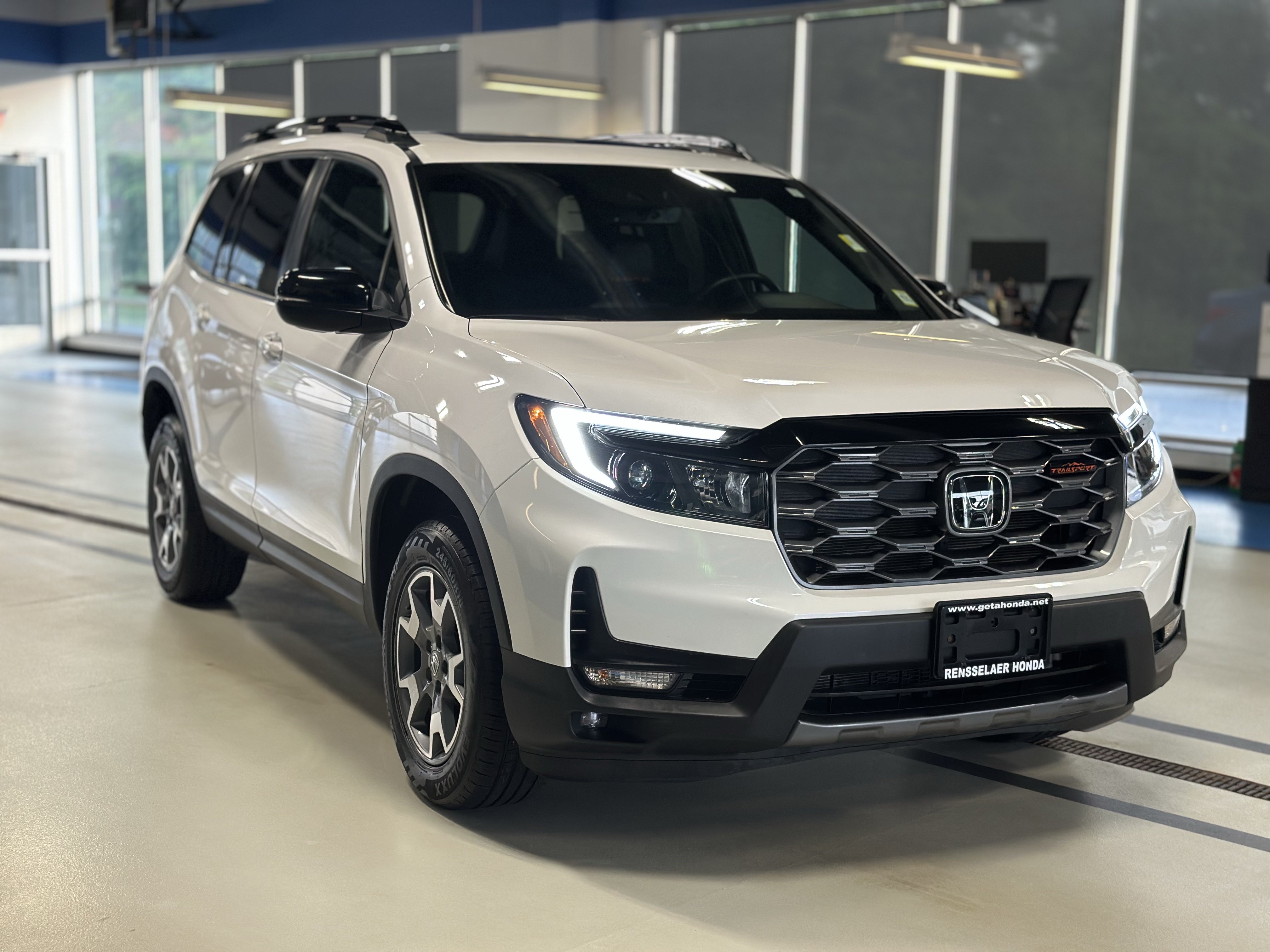 Used 2023 Honda Passport TrailSport image 3