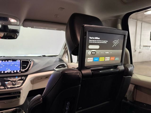 Used 2022 Chrysler Pacifica Touring-L w/ Uconnect Theater Family Group FWD image 27