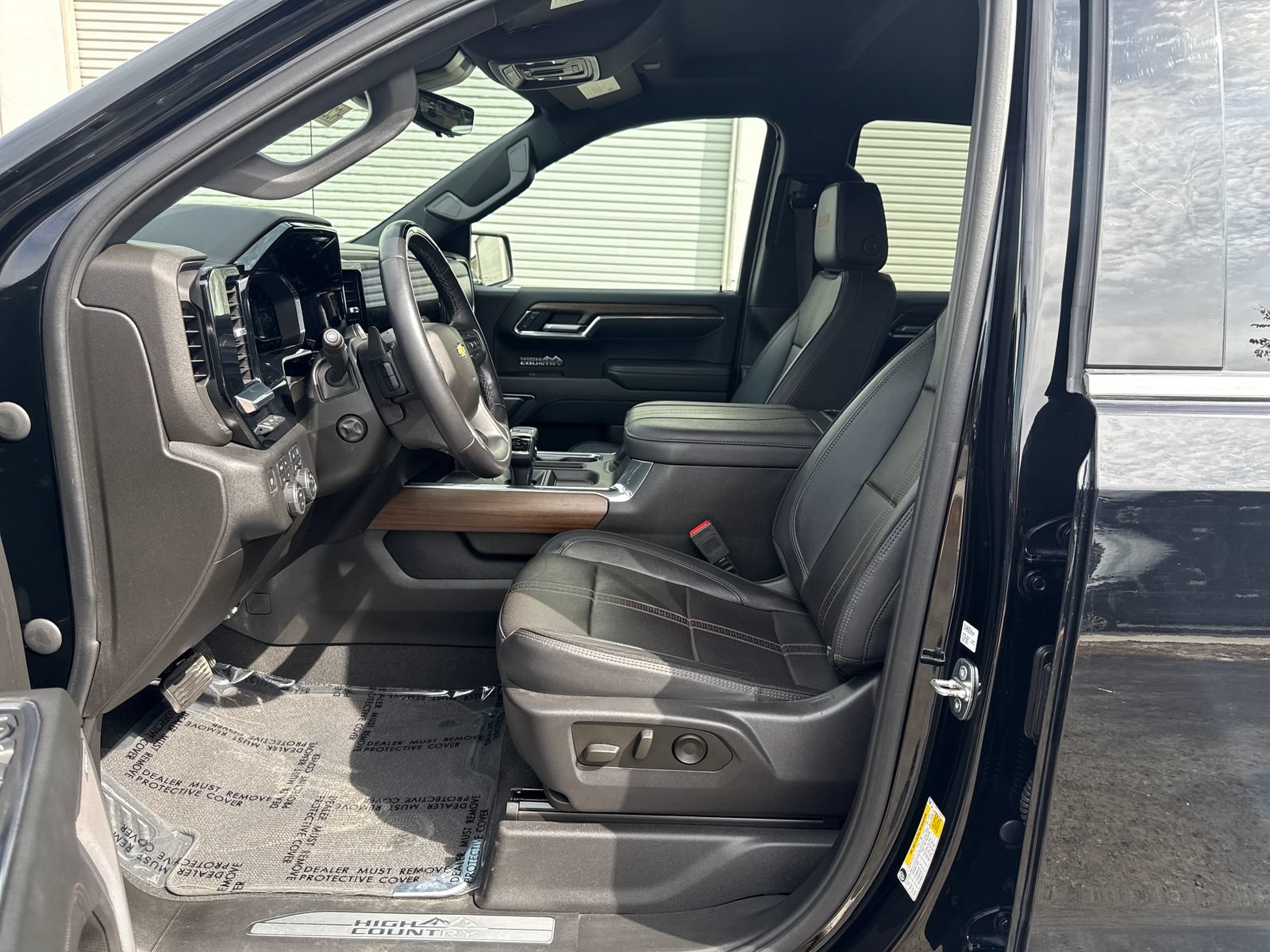 Used 2023 Chevrolet Silverado 1500 High Country w/ Technology Package AWD/4WD image 9