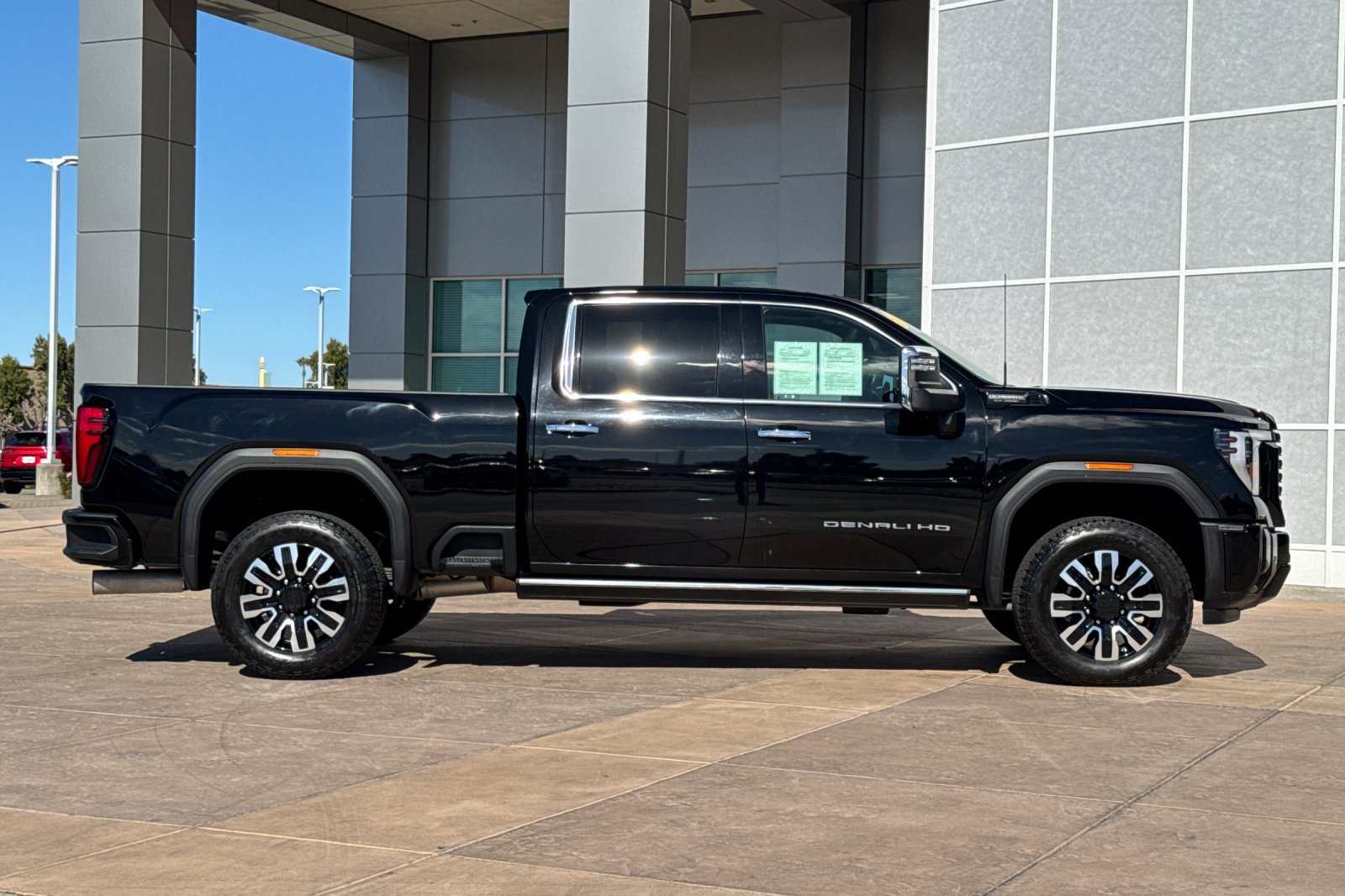 Used 2025 GMC Sierra 2500 Denali Ultimate AWD/4WD image 3