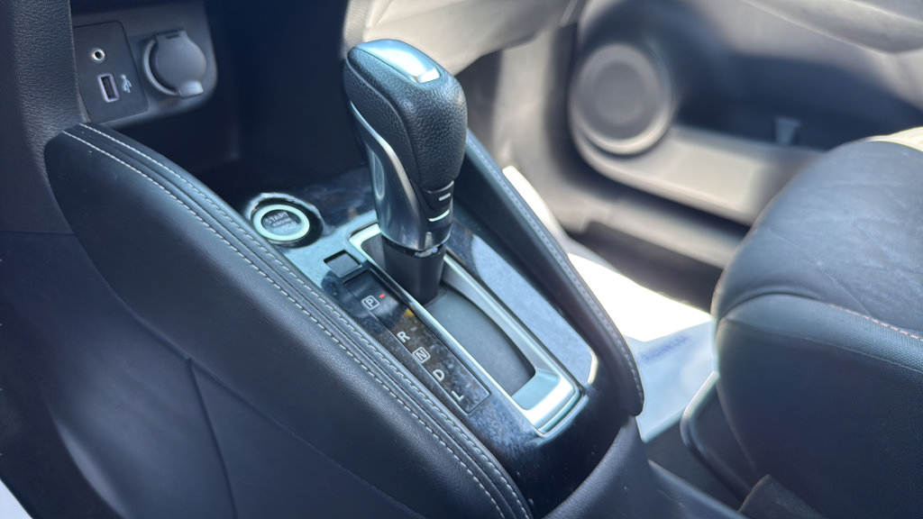 Used 2020 Nissan Kicks SR FWD image 31