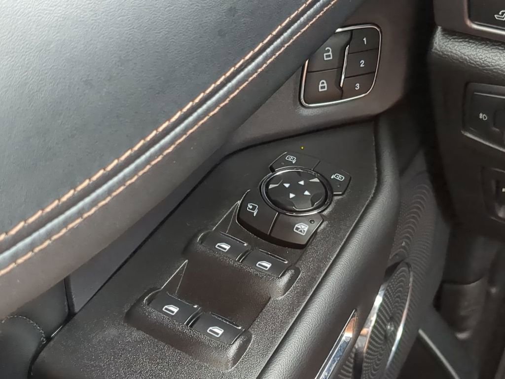 Used 2020 Ford Expedition Platinum image 18