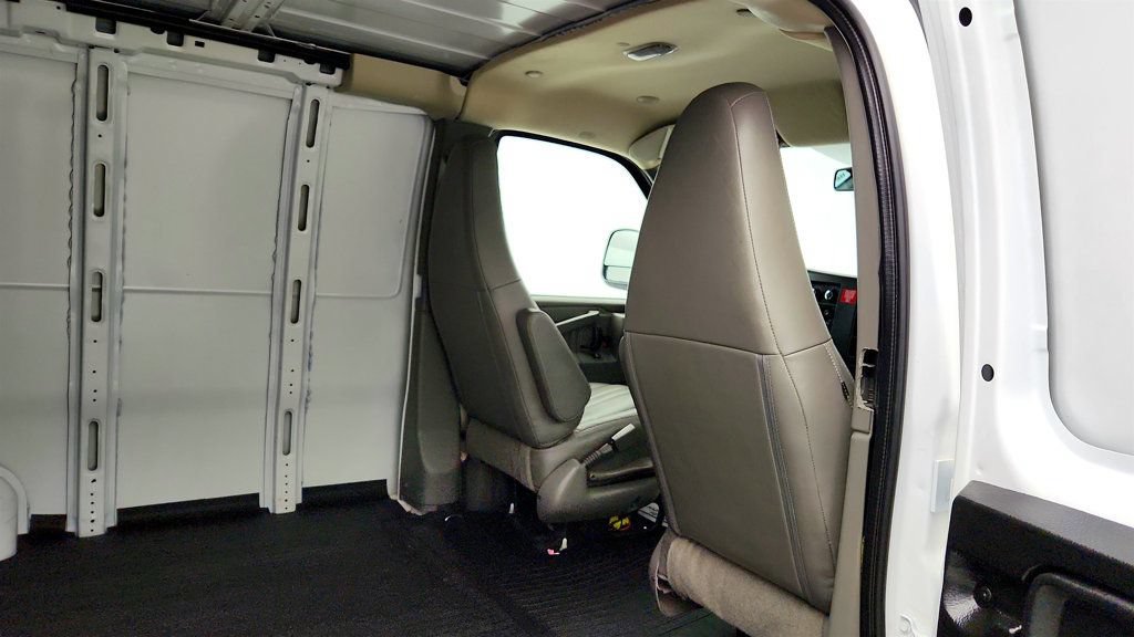 Used 2025 GMC Savana 3500 Extended RWD image 27