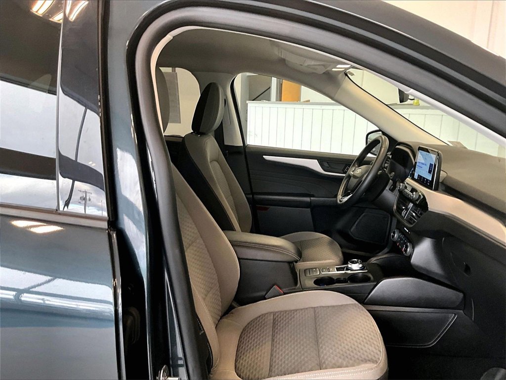 Used 2022 Ford Escape SE w/ Cold Weather Package image 11