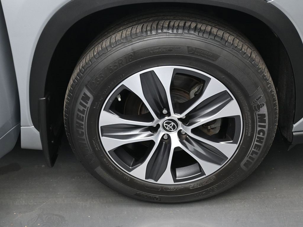 Used 2021 Toyota Highlander XLE image 39