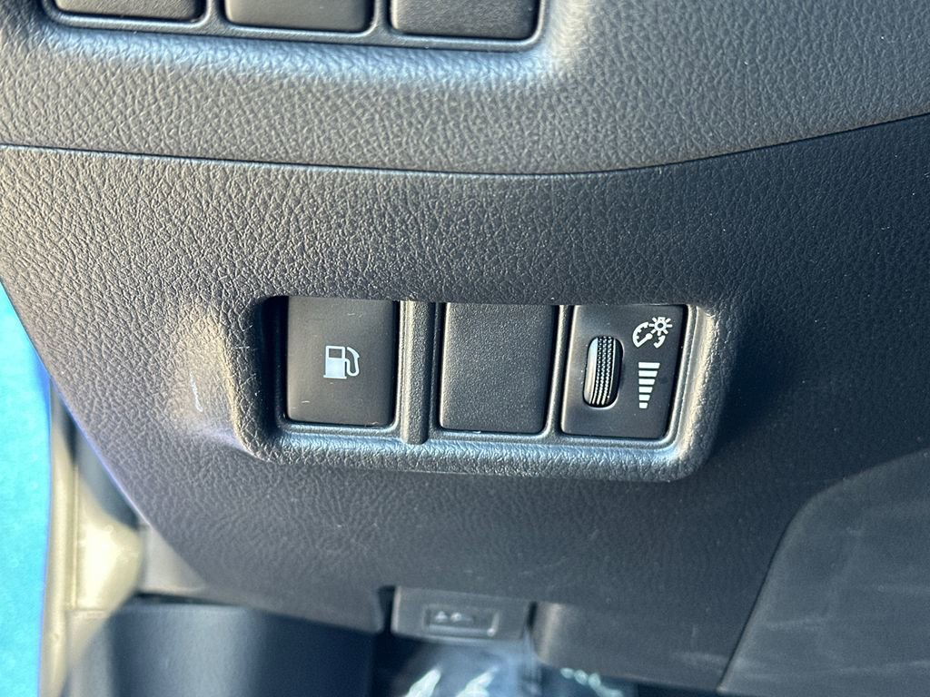 Used 2020 Toyota C-HR LE image 21